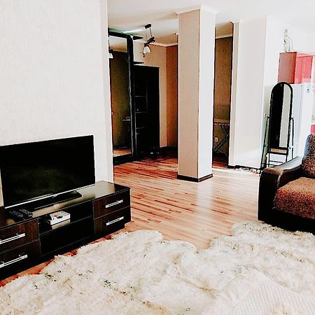 Apartment On Sauran Str Center Астана Екстер'єр фото